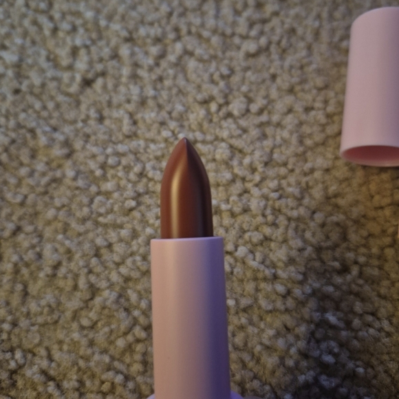 Kylie Cosmetics Creme Lipstick 115 In My Bag - Picture 3 of 5